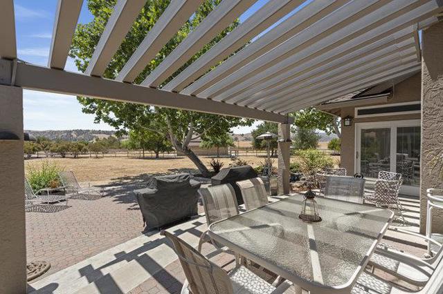 5636 Sundown Lane, Tres Pinos CA: https://media.crmls.org/mediaz/ad1fe69a-65c3-46d8-b6be-52bbee425412.jpg