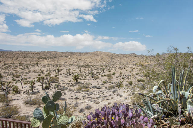57349 Mesa Drive, Yucca Valley CA: https://media.crmls.org/mediaz/ad1fe6e9-6965-4247-94fa-0fd08b030030.jpg