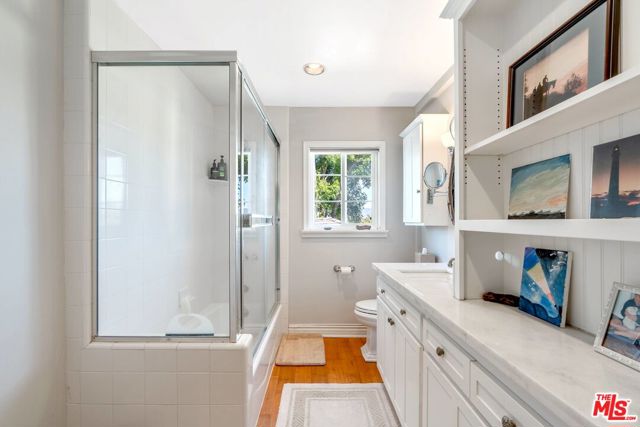 11316 Sunshine Terrace, Studio City CA: https://media.crmls.org/mediaz/ad1fe9b4-70cf-4dc7-baf9-90453b5fe00e.jpg