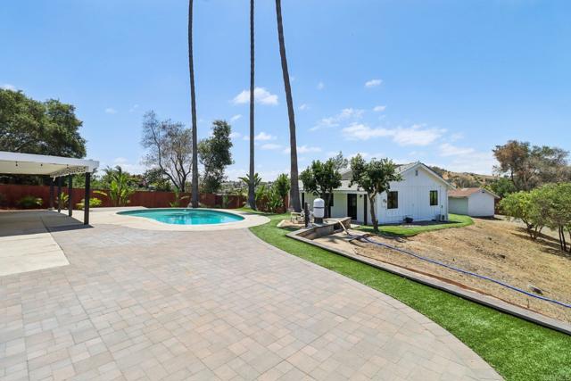 1797 99 Rabbit Hill, Fallbrook CA: https://media.crmls.org/mediaz/ad2110b0-fe2c-438b-b9ba-963dfd7cdf9e.jpg