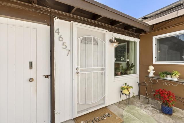 Detail Gallery Image 4 of 29 For 4657 Chateau Pl, San Diego,  CA 92117 - 3 Beds | 1 Baths