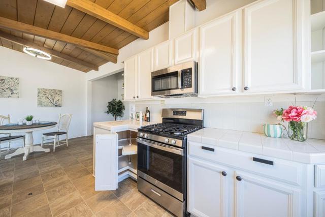 96 Shasta Way, Salinas CA: https://media.crmls.org/mediaz/ad221083-6ad2-496e-82e0-2ab94455866a.jpg
