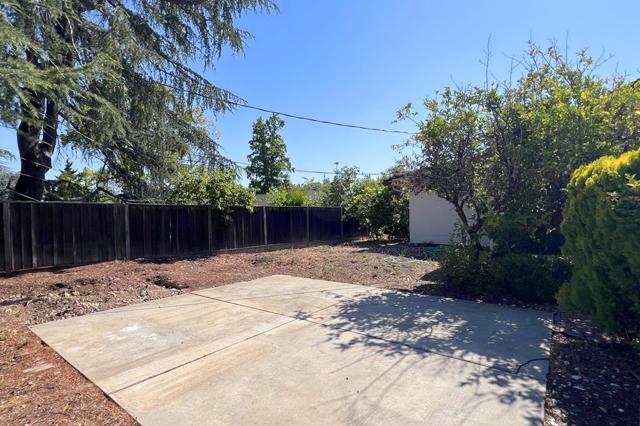12141 Viewoak Drive, Saratoga CA: https://media.crmls.org/mediaz/ad221339-70b4-411a-8e1e-a9db9a489be7.jpg