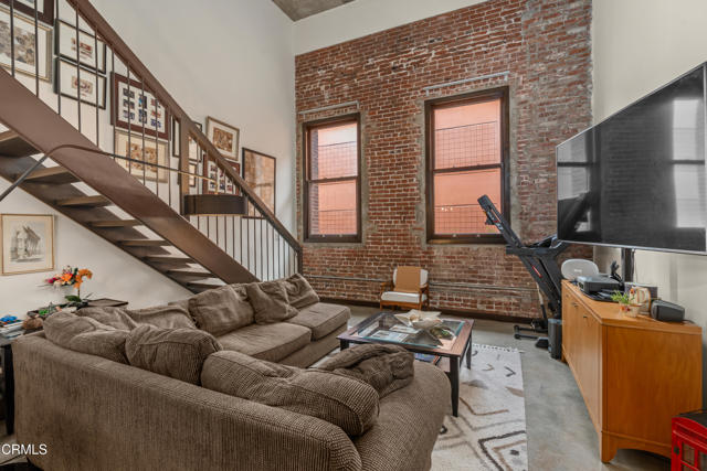35 N Raymond Avenue, Pasadena CA: https://media.crmls.org/mediaz/ad22d1a2-bcba-443a-84b7-7e0d4e86b3e1.jpg