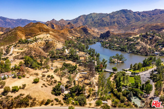 2344 Laguna Circle Drive, Agoura CA: https://media.crmls.org/mediaz/ad230674-3b34-49a3-a546-6bc26c683a98.jpg