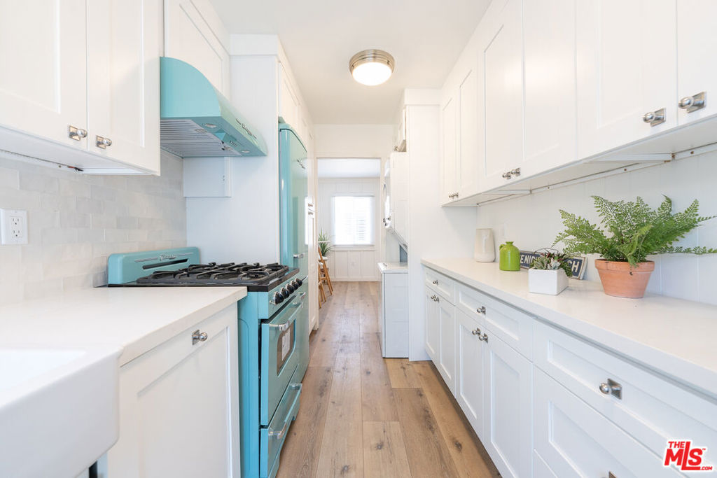 https://media.crmls.org/mediaz/ad230861-d871-4161-8043-588fefad55f9.jpg?preset=X-Large