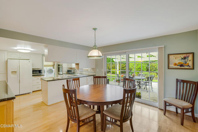 3384 Radcliffe Road, Thousand Oaks CA: https://media.crmls.org/mediaz/ad231f46-913e-4826-8b47-56da615da862.jpg