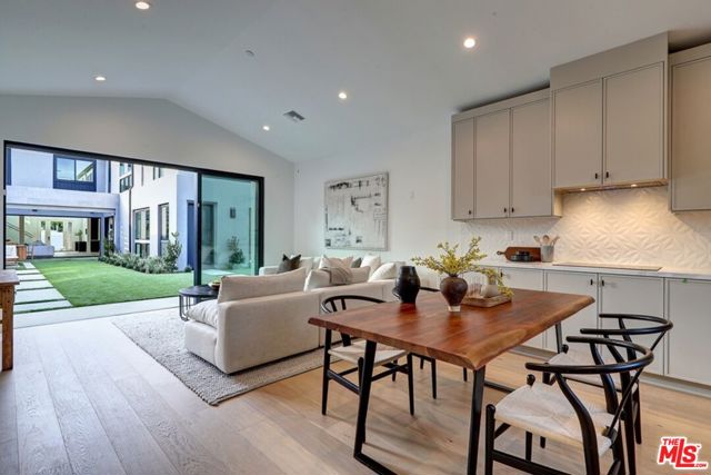 1246 Morningside Way, Venice CA: https://media.crmls.org/mediaz/ad23428c-d3ff-4cb4-8f9c-bf89a400d3ab.jpg