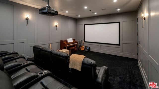 16101 Royal Mount Drive, Encino CA: https://media.crmls.org/mediaz/ad234430-9f0e-4554-8ced-d5091b821ff4.jpg