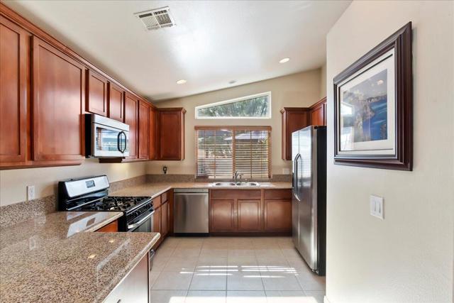 Image 15 of 34 For 52945 Avenida Herrera