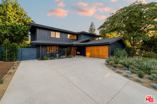 22824 Margarita Drive, Woodland Hills CA: https://media.crmls.org/mediaz/ad245334-be9d-4be7-8370-d3a46002d388.jpg