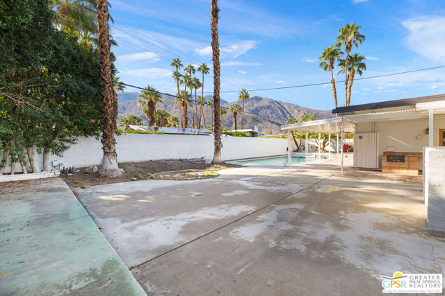 1983 S Yucca Place, Palm Springs CA: https://media.crmls.org/mediaz/ad245c12-50f4-4eaf-885e-769be378cd48.jpg