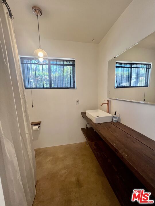 3964 Goodland Place, Studio City CA: https://media.crmls.org/mediaz/ad24fd0d-2009-4fa8-8054-45d08ee75ebd.jpg