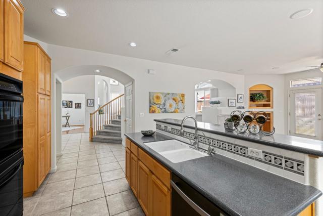1515 Dovetail Way, Gilroy CA: https://media.crmls.org/mediaz/ad25529d-0ac7-47e5-85ea-5062bf70be42.jpg