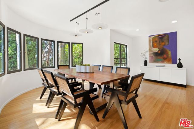 2477 Canyon Oak Drive, Los Angeles CA: https://media.crmls.org/mediaz/ad257c92-54bb-4f93-a661-863afe4d1c38.jpg