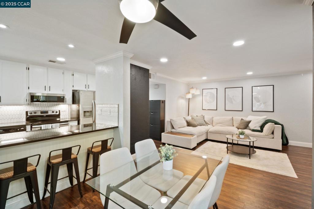 1160 Maywood Ln