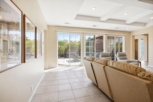14 Via Santo Tomas Drive, Rancho Mirage CA: https://media.crmls.org/mediaz/ad26270a-ca98-4716-bbe9-4d36ceb73947.jpg