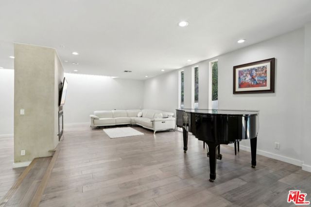 15539 Hamner Drive, Los Angeles CA: https://media.crmls.org/mediaz/ad26379b-cc51-46be-b57e-3b187a13e44a.jpg