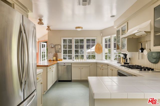 3476 Meier Street, Los Angeles CA: https://media.crmls.org/mediaz/ad267a02-e36b-4f36-96f5-d2146b18e730.jpg
