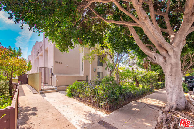 2824 Arizona Avenue, 2 photo 2