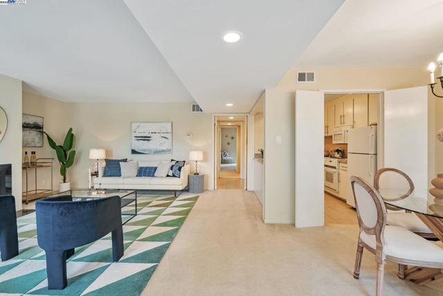675 Sharon Park Dr, Menlo Park CA: https://media.crmls.org/mediaz/ad274edc-077e-4748-ab93-fefb53eaae6f.jpg