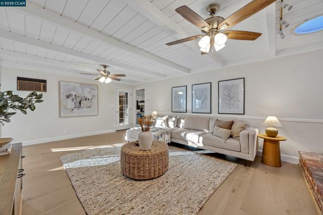 967 Ocho Rios Dr, Danville CA: https://media.crmls.org/mediaz/ad278787-1c97-424c-ad10-fb509f551cca.jpg