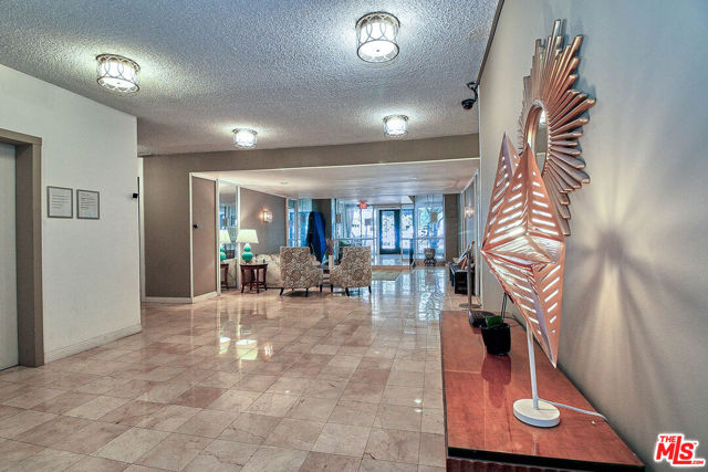 400 S La Fayette Park Place, Los Angeles CA: https://media.crmls.org/mediaz/ad27c5d7-133b-4561-9886-4b6512c710db.jpg