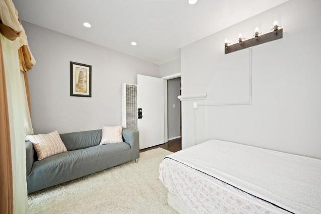 441 W Macarthur Boulevard, Oakland CA: https://media.crmls.org/mediaz/ad2866f0-d406-4aa3-952f-f96d2f25f310.jpg