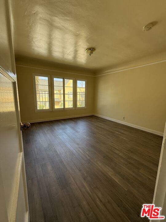 4196 5th Avenue, Los Angeles CA: https://media.crmls.org/mediaz/ad28c85d-6150-4eab-8092-33a8d6c8f0db.jpg