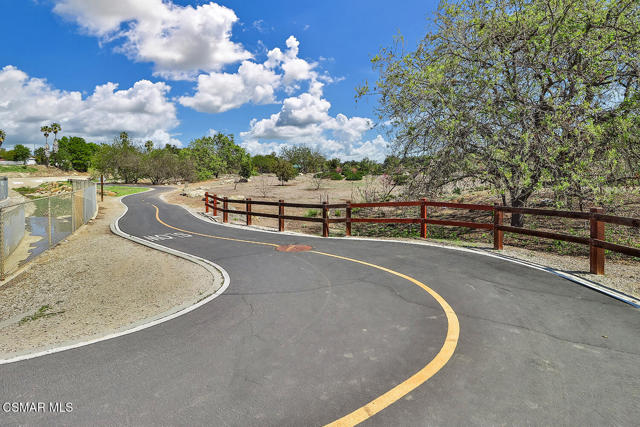 1251 Buckingham Drive, Thousand Oaks CA: https://media.crmls.org/mediaz/ad295277-2196-4ca4-ad9d-66b08120bd9e.jpg