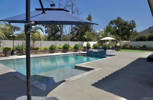 Detail Gallery Image 14 of 49 For 1564 Manzanita Hollow, Vista,  CA 92084 - 5 Beds | 4 Baths