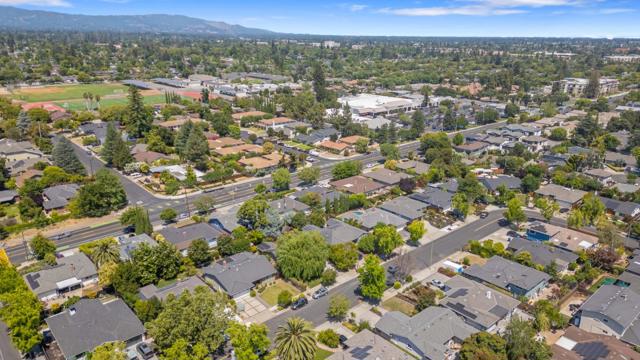 207 Thomas Drive, Los Gatos CA: https://media.crmls.org/mediaz/ad2a02e6-0512-4d5b-811d-793fa44b9d44.jpg