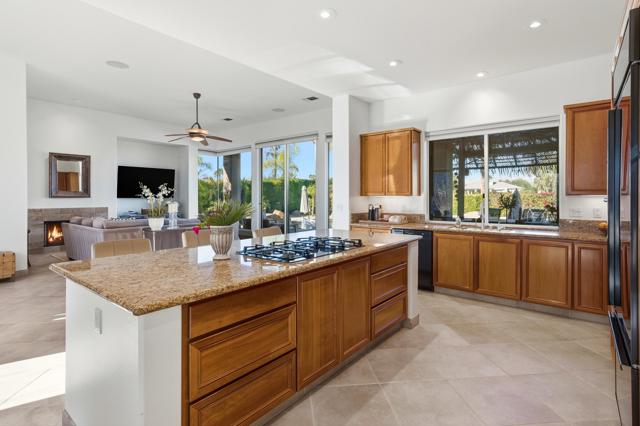 261 Loch Lomond Road, Rancho Mirage CA: https://media.crmls.org/mediaz/ad2a174e-b229-47f7-a0d8-bc328a9c3b6e.jpg