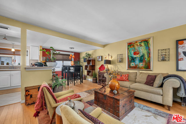 14715 Saticoy Street, 17 photo 6