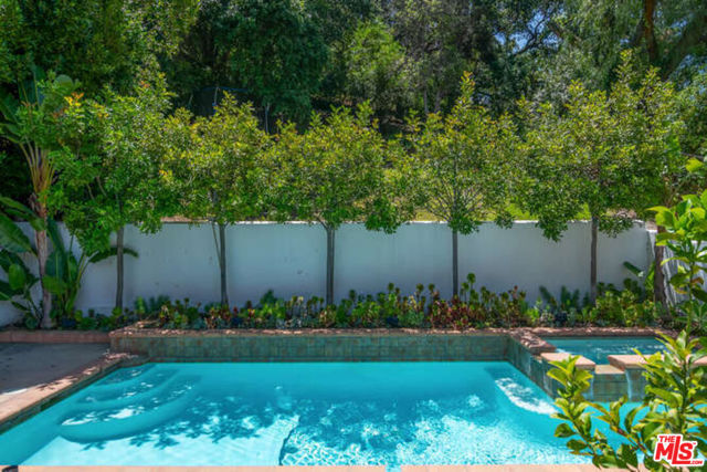 14318 Valley Vista Boulevard, Sherman Oaks CA: https://media.crmls.org/mediaz/ad2aeebe-d279-4af9-94e8-12eb04223d66.jpg