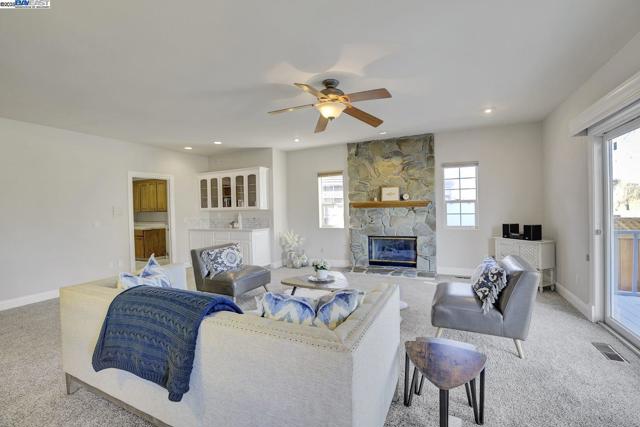 5771 Gateway Ct, Discovery Bay CA: https://media.crmls.org/mediaz/ad2c528d-2df5-431a-9859-038de175e670.jpg