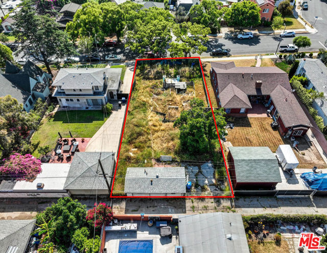 2516 13th Avenue, Los Angeles CA: https://media.crmls.org/mediaz/ad2c8c5b-8065-49af-a251-fb011371569a.jpg