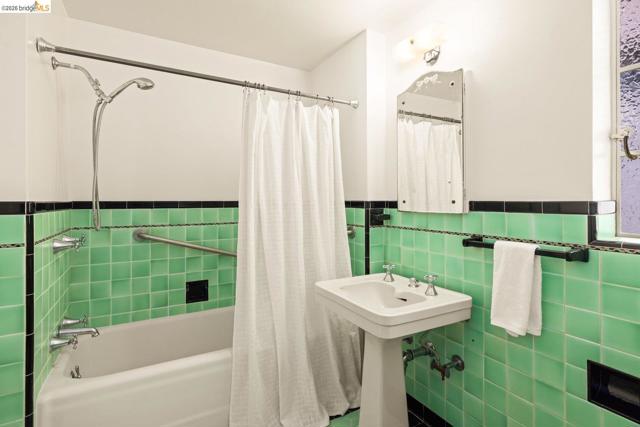 636 Euclid Ave, Berkeley CA: https://media.crmls.org/mediaz/ad2ce952-2393-4a01-a4ff-ec26815ced88.jpg