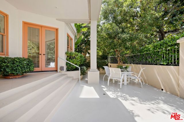 603 Ocean Avenue, Santa Monica CA: https://media.crmls.org/mediaz/ad2d4f40-1385-4673-a526-84603234df62.jpg
