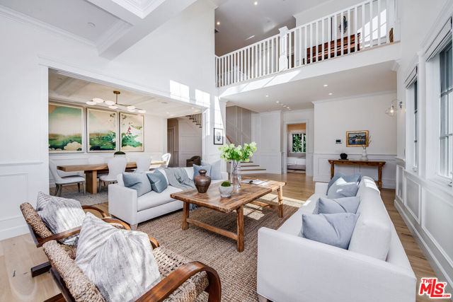 4402 Ledge Avenue, Toluca Lake CA: https://media.crmls.org/mediaz/ad2dcf28-2a27-4c90-8469-9caac9f2a313.jpg