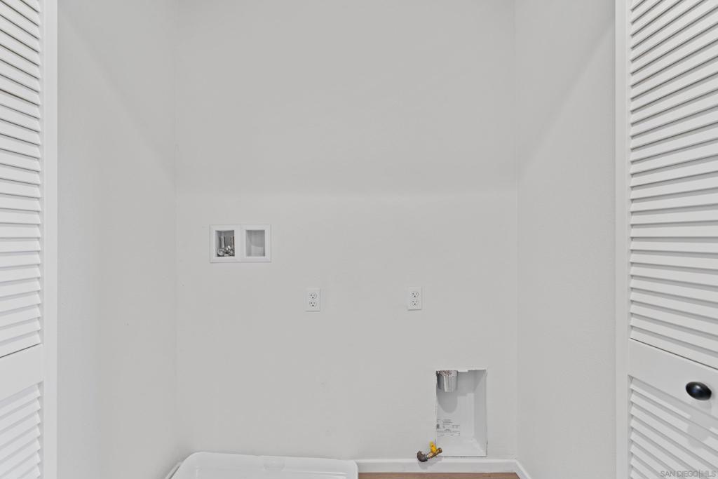 https://media.crmls.org/mediaz/ad2e22c0-7097-4b7c-8f68-593f7dc6f2ce.jpg?preset=X-Large