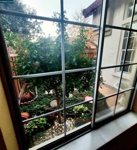 3080 Casadero Ct, Pleasanton CA: https://media.crmls.org/mediaz/ad2e7106-fd7f-4a6e-a050-0a71c8495e7a.jpg