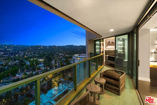 10490 Wilshire Boulevard, Los Angeles CA: https://media.crmls.org/mediaz/ad2e72da-2a3a-4b32-b3bf-2d7bf9e5ebe2.jpg