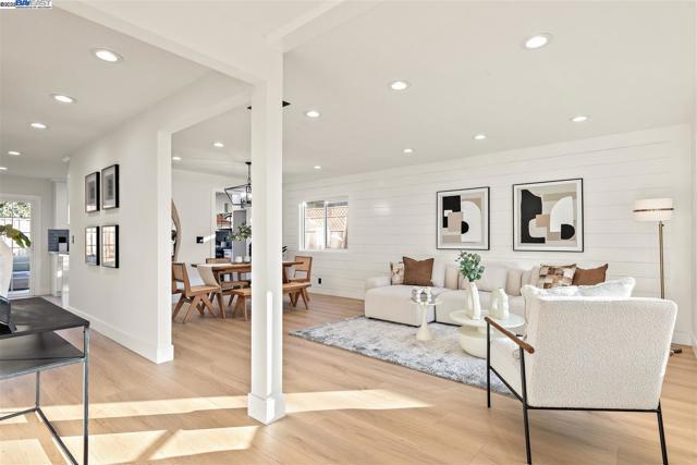3270 Santa Sophia Way, Union City CA: https://media.crmls.org/mediaz/ad2e823f-8e92-439a-ac68-a90607f65d30.jpg