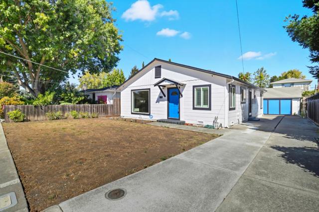223 San Carlos Avenue, Redwood City CA: https://media.crmls.org/mediaz/ad2ea2d6-4aa7-4c19-91b0-da86f837bc42.jpg
