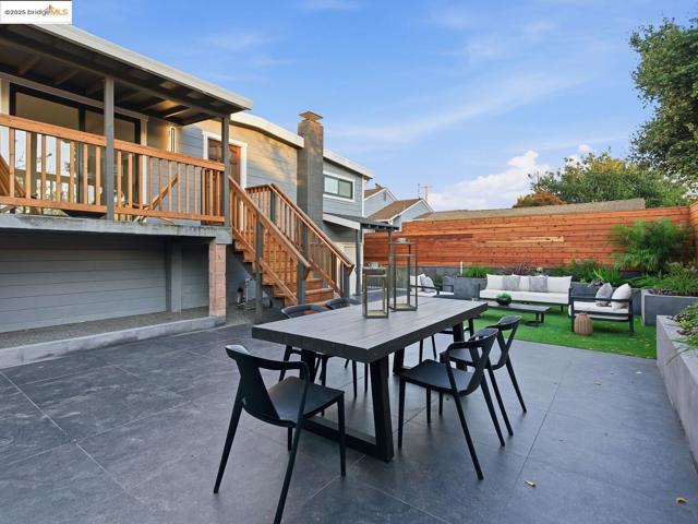 3274 Encinal Ave, Alameda CA: https://media.crmls.org/mediaz/ad2ea60d-d2dd-4d7b-9a73-e9562cbe3f29.jpg