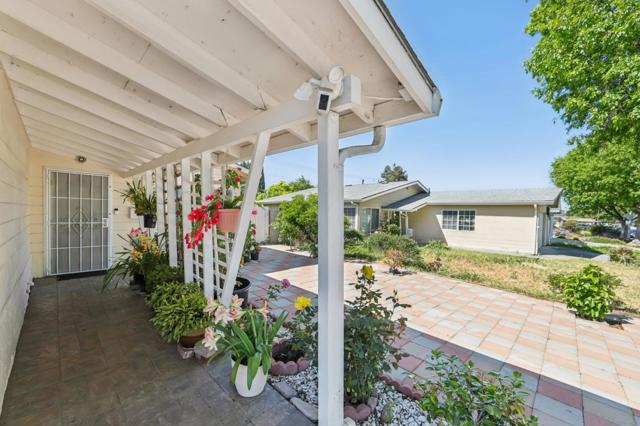 1672 Edsel Drive, Milpitas CA: https://media.crmls.org/mediaz/ad2fb90f-bb19-4985-8613-7c90463527b8.jpg