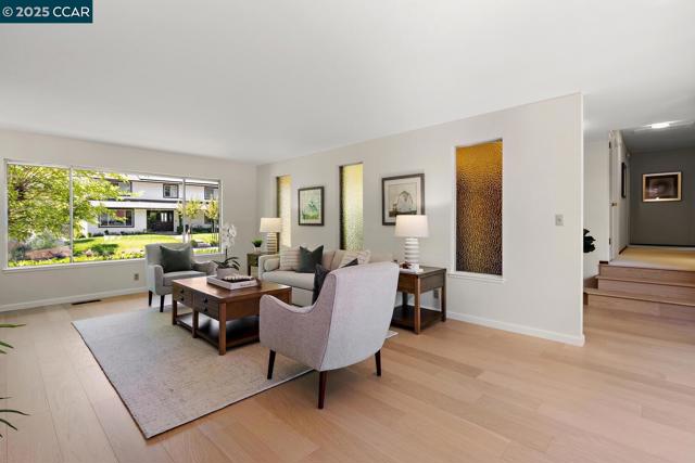 140 Warfield Drive, Moraga CA: https://media.crmls.org/mediaz/ad3063bb-25e0-4187-b28d-e2b0691e3e75.jpg