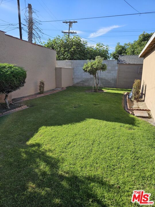 3961 W 64th Street, Los Angeles CA: https://media.crmls.org/mediaz/ad307e32-f347-43ad-8b70-b9338f37c5df.jpg