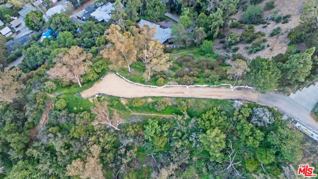 8815 Crescent Drive, Los Angeles CA: https://media.crmls.org/mediaz/ad307e98-91d1-4c63-b3e7-ac8535ba40e2.jpg